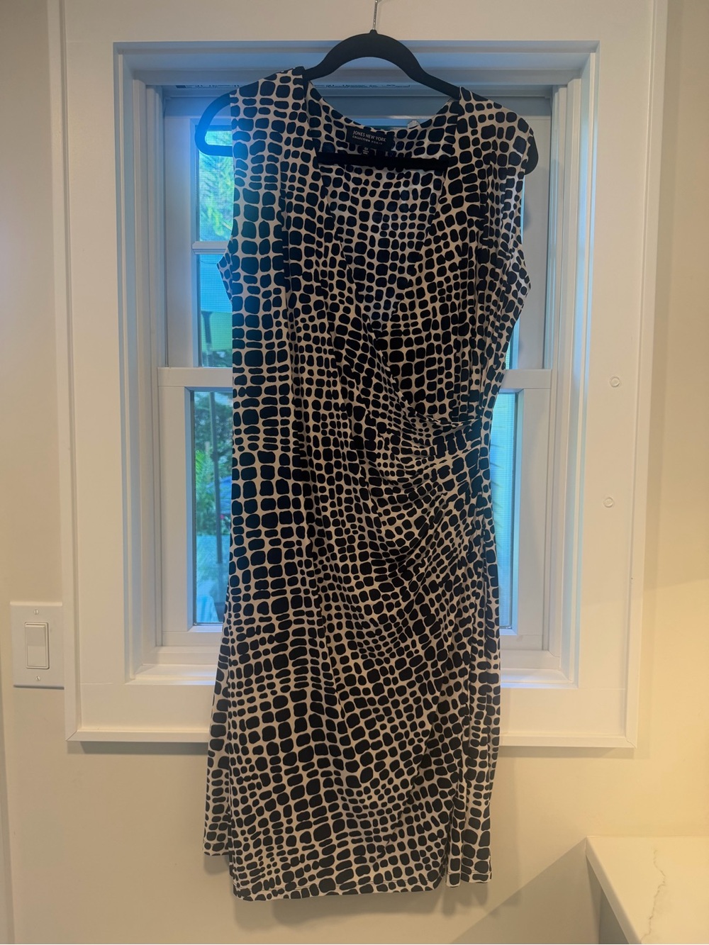 Sleeveless Navy and White Patterned Sheath Dress